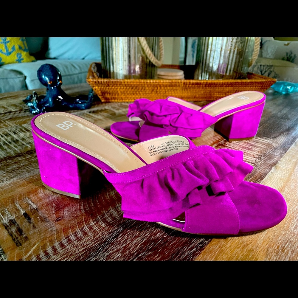 BP Suede Fuchsia Ruffled Block Sandals
